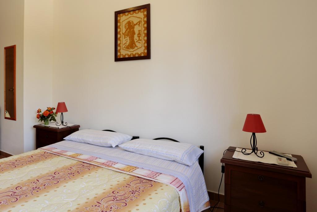 Bed And Breakfast Le Camelie Alghero Ngoại thất bức ảnh